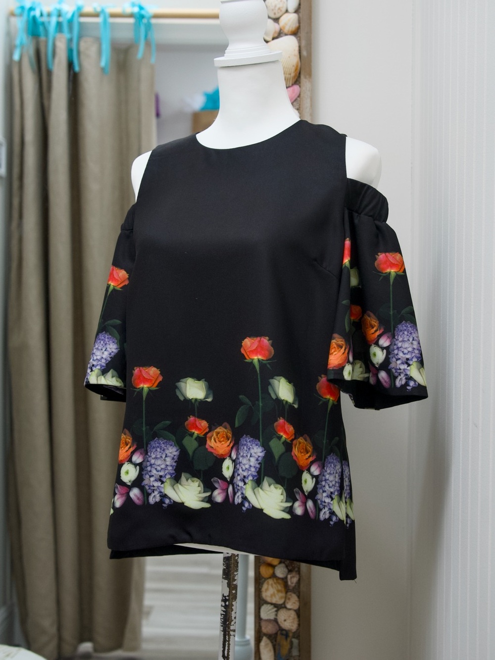 Ted Baker London Amarga Kensington Cold Shoulder Floral Blouse - Picture 2 of 8